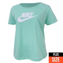 Camiseta Nike Sportswear Essential Futura Feminino Plus Size